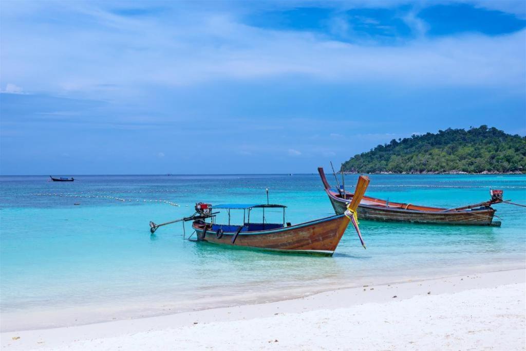 The Breeze Lipe Resort Exterior photo